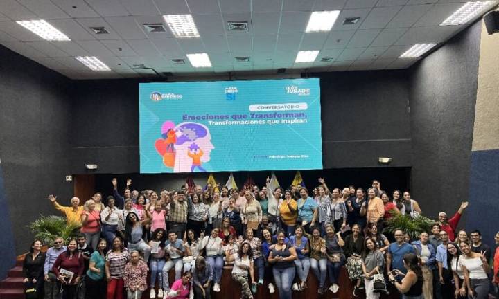 Alcaldía de San Diego ofreció a vecinos conversatorio “Emociones que transforman, transformaciones que inspiran”