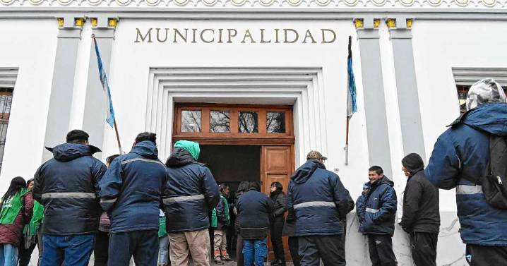 Recrudece el conflicto en Allen: los gremios inician paro por tiempo indeterminado
