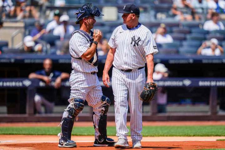 Roger Clemens returns to Yankee Stadium, questions about Mike Piazza bat