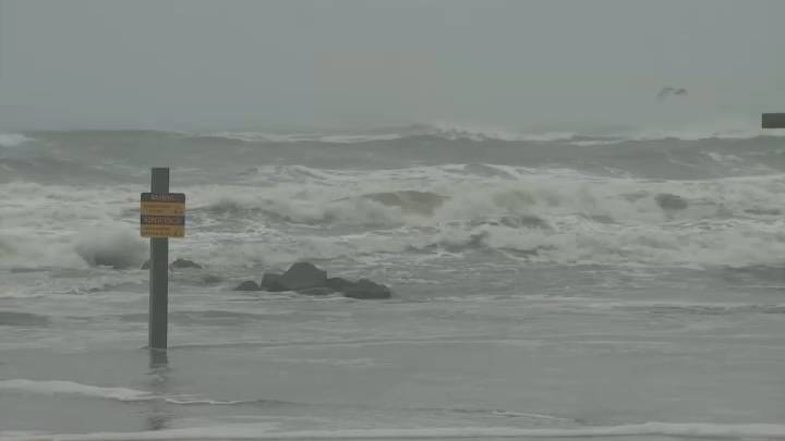 En vivo: fuerte oleaje y marejadas costeras por el Huracán Erin