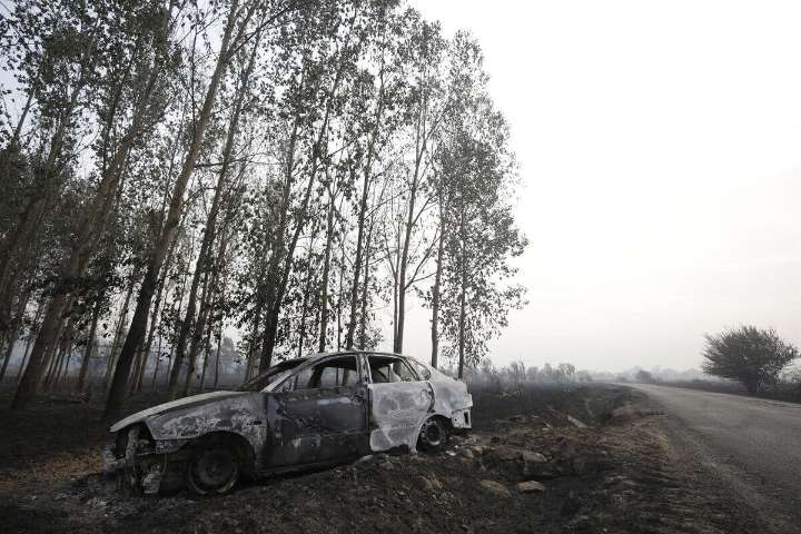 Aragón envía brigadas y medios aéreos para sofocar un incendio en León
