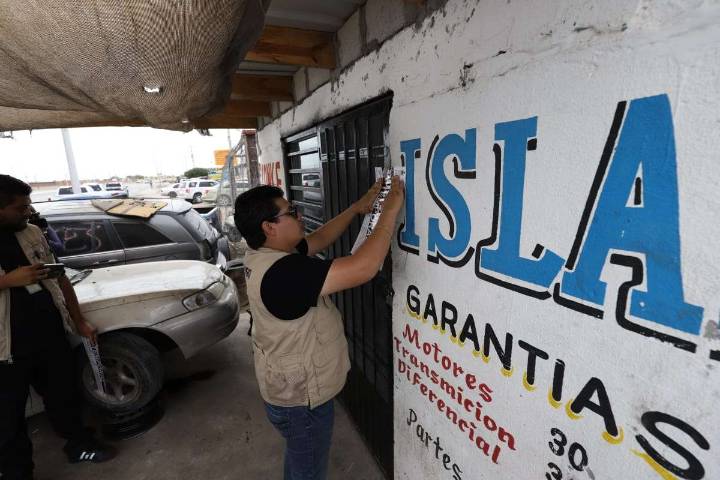 Clausuran dos yonkes en la Talamás Camandari por obstruir la vía pública