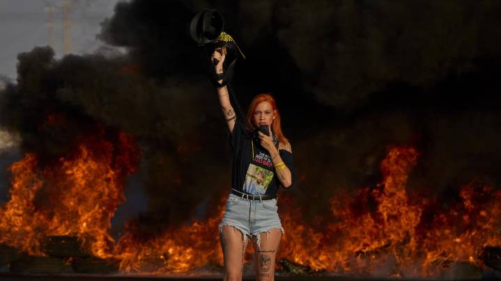 Israeli protesters call for Gaza ceasefire
