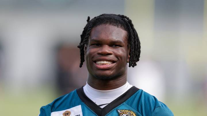 Travis Hunter jugará como WR y como CB contra Steelers