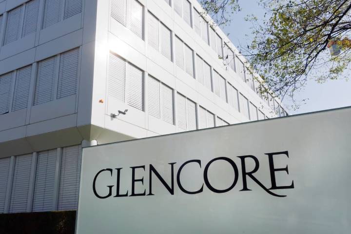 Glencore to stick with main listing in boost to London market