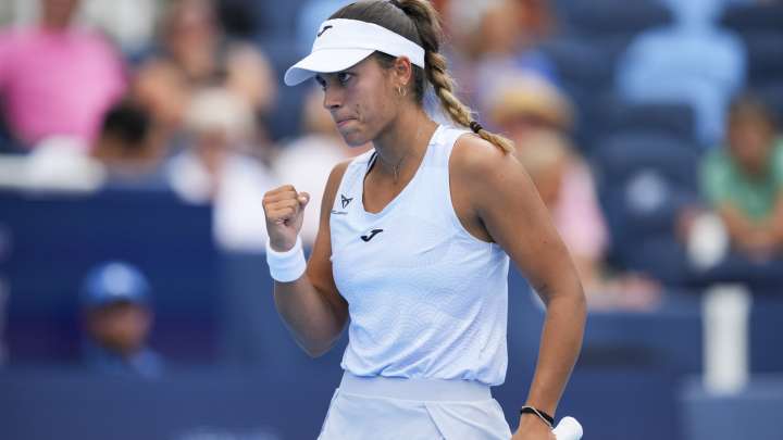 Venus Williams gives a valiant fight but Bouzas Maneiro advances in Cincinnati Open
