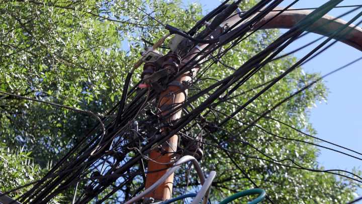 Habitante de calle murió electrocutado por manipular cableado en pleno centro de Bogotá