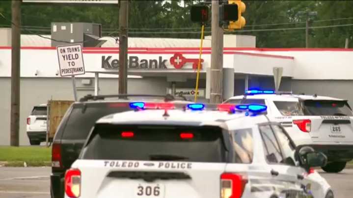 Witnesses describe chaos during Point Place bank robbery