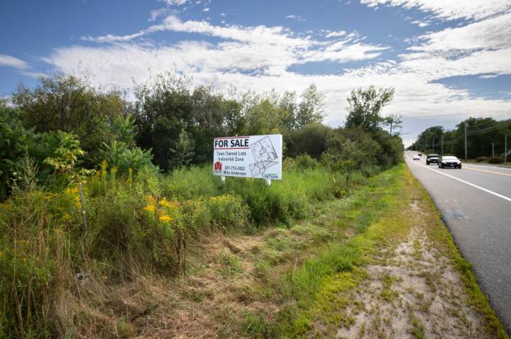 Gorham officials give green light for Amazon to buy 94 acres of town