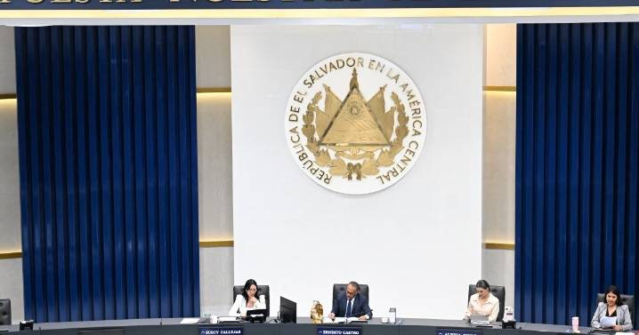 El presidente de El Salvador, Nayib Bukele con vía libre para su reelección indefinida
