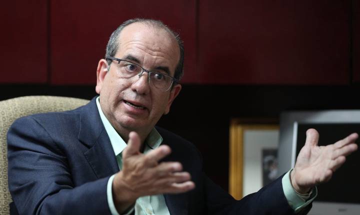 Aníbal Acevedo Vilá publica nuevo libro sobre el status de Puerto Rico