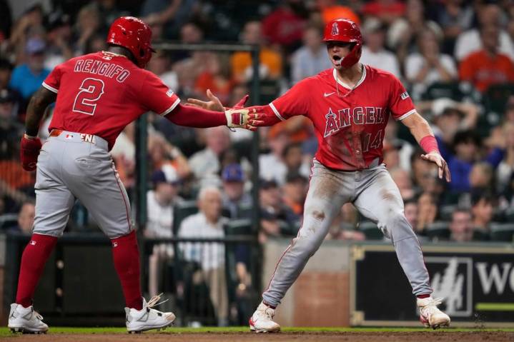 Angels rally in 9th to stun Astros, snap 3