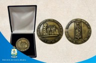 La Diócesis de Santa Marta entregó medalla conmemorativa de los 500 años de la ciudad