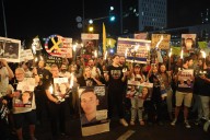 Familias de rehenes llaman a una huelga general en Israel, apoyada por la oposición