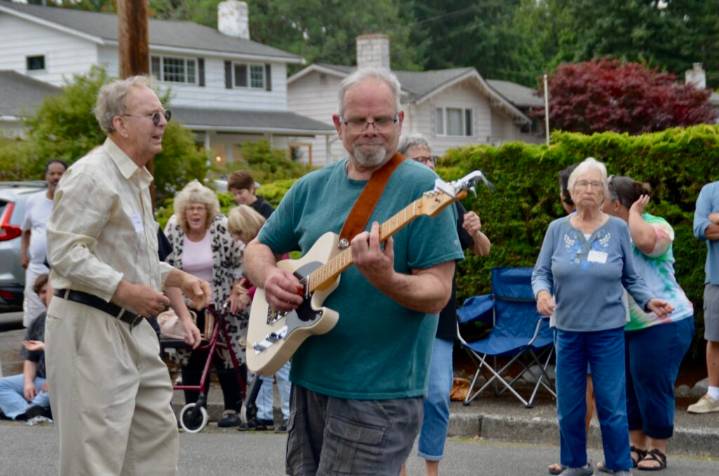 Lynnwood neighbors gather for a citywide National Night Out party