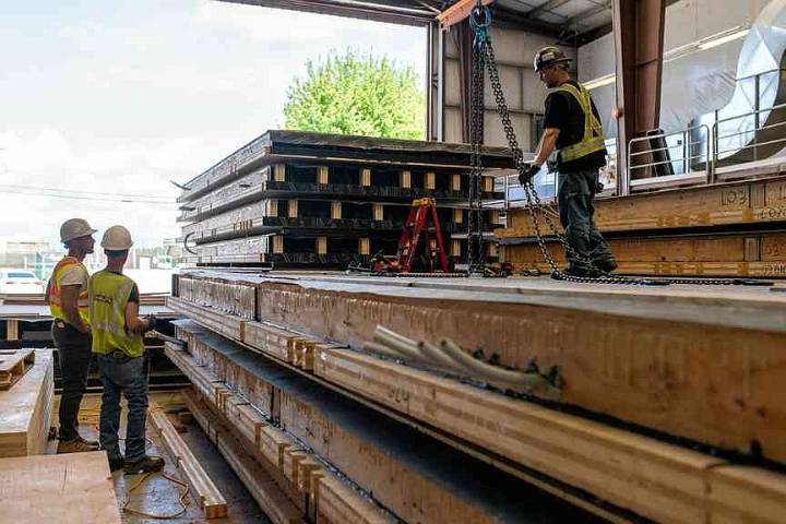 Canadian firms surveyed on tariff costs