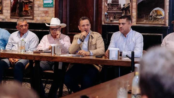 Se reúne Marco Bonilla con productores del Valle de Juárez