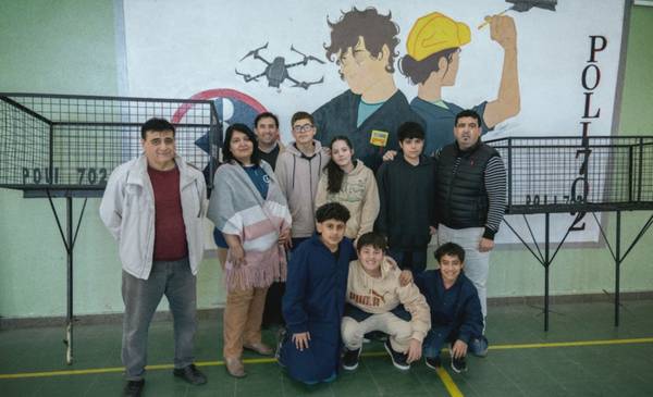 Municipio y estudiantes de la Politécnica de Rawson realizan cestos reciclados