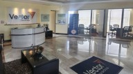 Tras señalamientos de narcolavado, anticipan venta de Vector, la casa de bolsa de Alfonso Romo