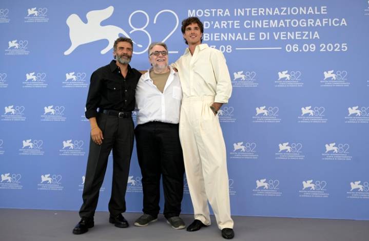 "Tengo depresión postparto": Del Toro presenta 'Frankenstein'