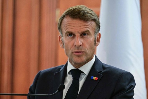 Voces internas piden que Macron dimita ante la grave crisis política
