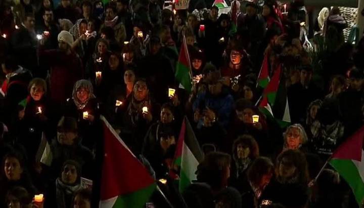 Realizan caminata nocturna en apoyo al pueblo palestino en la RM