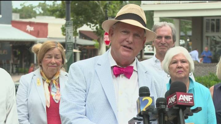Former Roswell leaders demand changes, accuse current officials of wasting taxpayer money