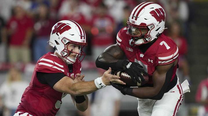 Wisconsin’s Billy Edwards Jr. leaves season opener with non