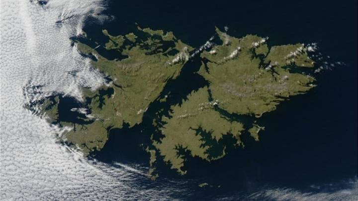 Reino Unido invita a estudiantes argentinos a visitar las Islas Malvinas como turistas