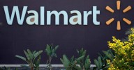 Pánico en Walmart: reportan hallazgo de vehículo que fue robado en estacionamiento de tienda junto a objetos