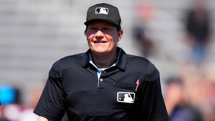 Jen Pawol hará historia como umpire