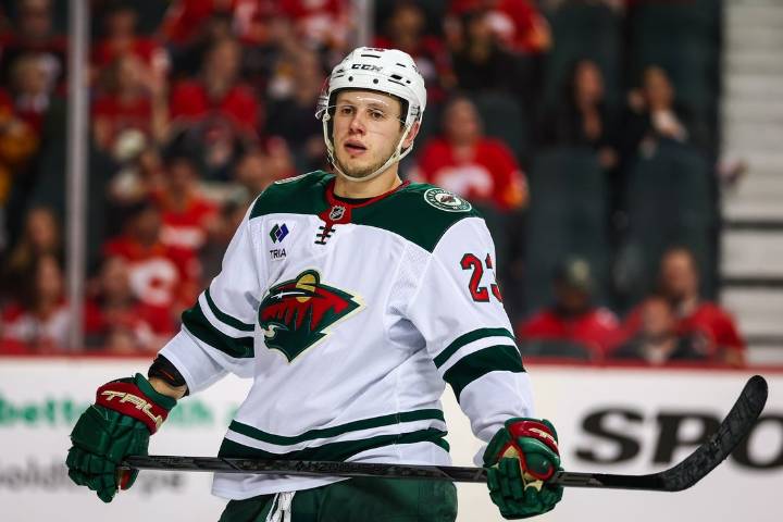 Deadspin | Report: F Marco Rossi signing 3-year, $15M deal with Wild