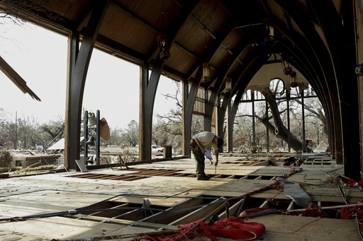 ABC's Robin Roberts retraces her post-Hurricane Katrina journey back to hometown