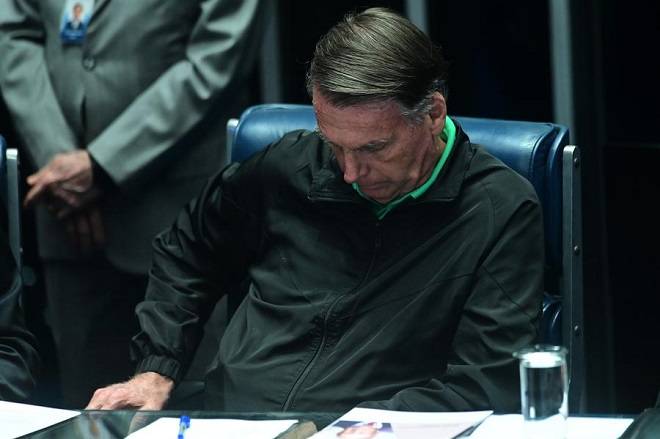 Decretan prisión domiciliaria contra Jair Bolsonaro