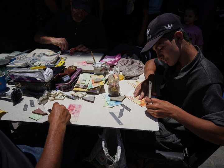 This is what happens when money dies