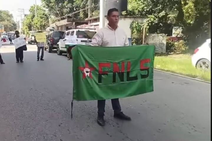 FLNS protesta en Huejutla por el caso de dos militantes desaparecidos