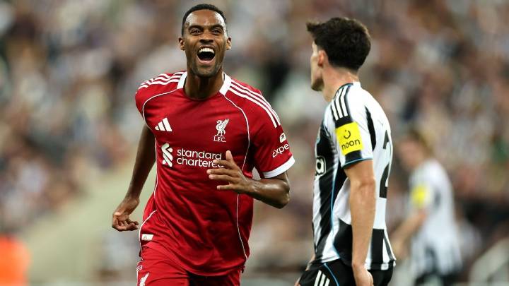 Premier League live updates: Liverpool lead 10