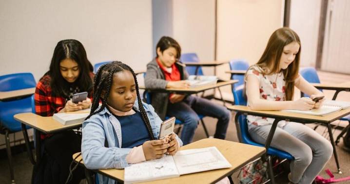 School sees boost in grades after cell phone ban