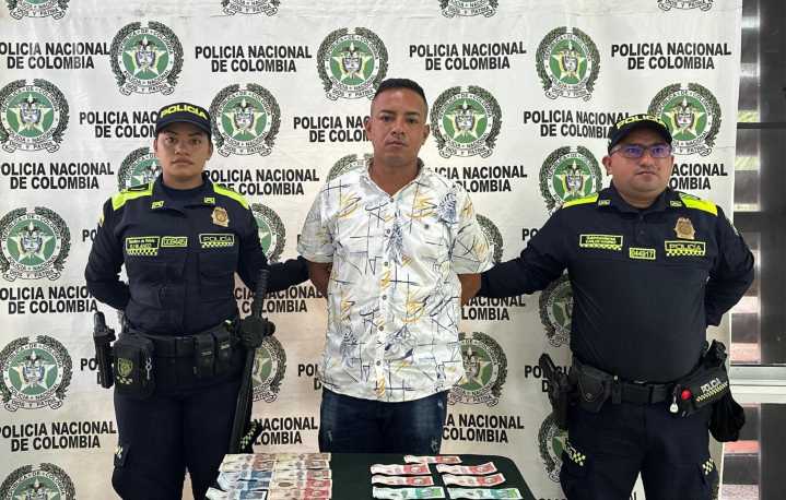 Manda cascara: Quiso ‘invitar unas frías’ con billetes falsos y terminó tras las rejas