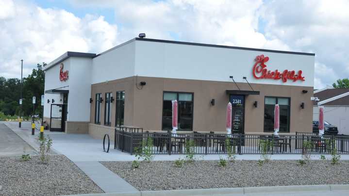 Are restaurants open on Labor Day? See fast food, sit