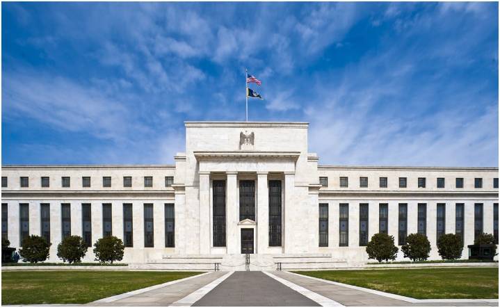 Trump pide renuncia de influyente directiva de la Reserva Federal; la acusan de falsificar documentos bancarios