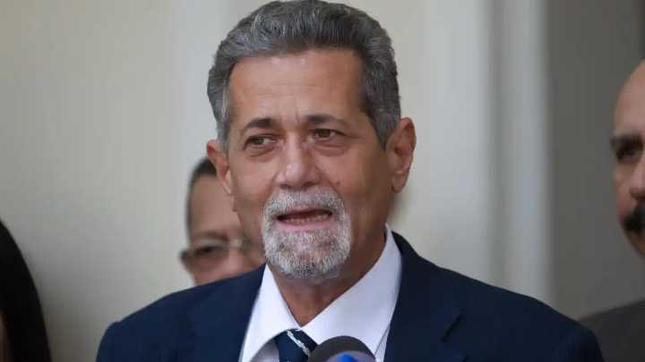 Maduro libera a 13 presos políticos