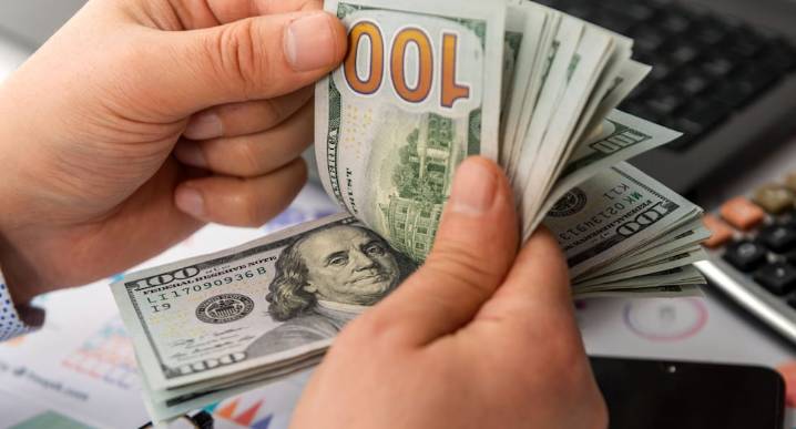 Dólar se debilita ante la posibilidad de que la FED baje la tasa de interés en los EE.UU.