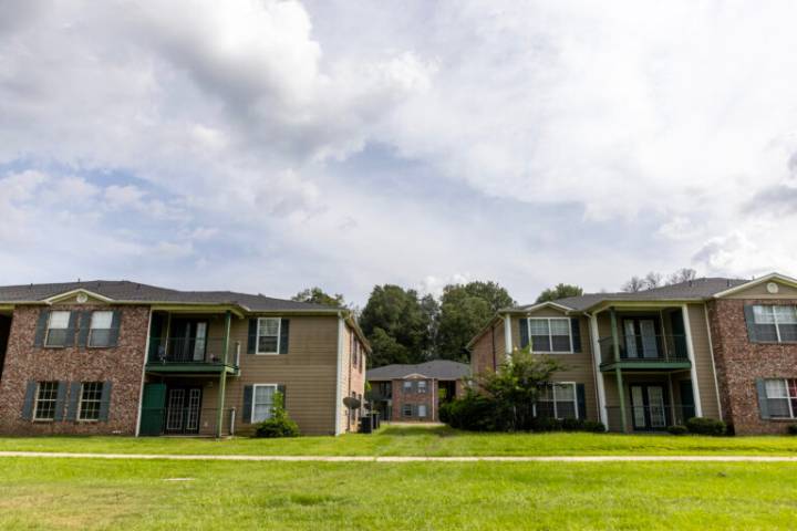 Judge orders 5-day ‘humanitarian’ water restoration at Jackson’s Blossom Apartments