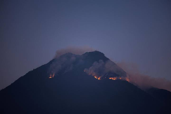 Autoridades alertan de lahares por grietas en volcán de Agua debido a sismos en Guatemala