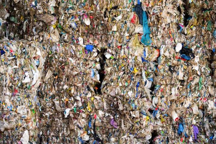 Countries race for late breakthrough in deadlocked plastic pollution talks