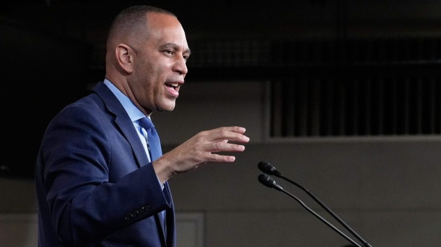 Jeffries hammers Trump for seizing control of D.C. police: ‘No basis’