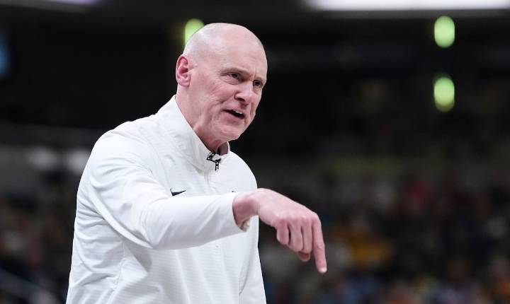 Los Pacers extiende su contrato con el entrenador Rick Carlisle
