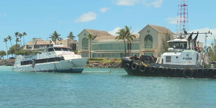 Reef damage being assessed at Kewalo Basin after removal of grounded boat