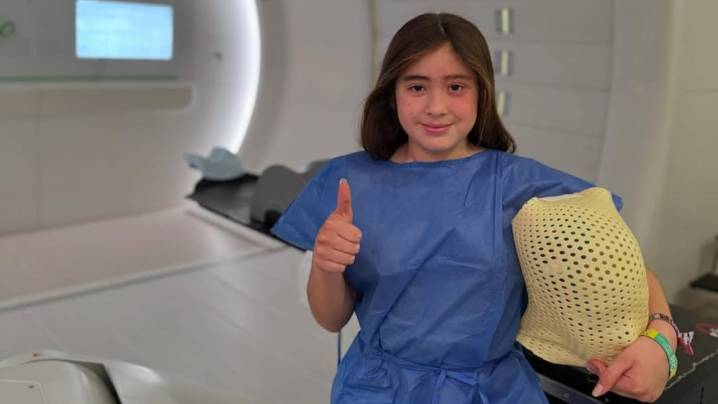 Muere a los 12 años Isabel Guerrero, la niña que luchó contra el cáncer a la vez que su padre: "Descansa, mi vida"